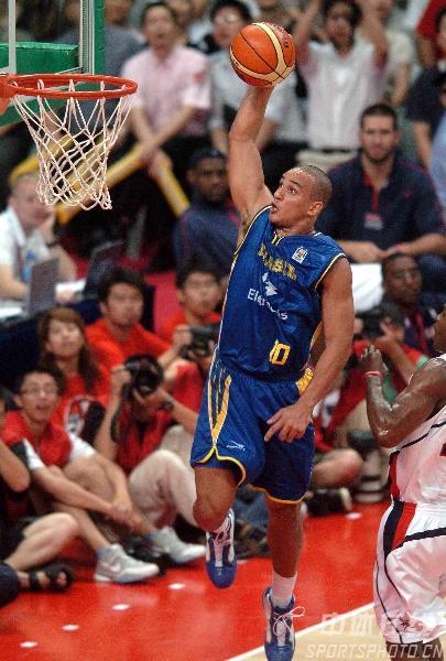 巴西篮球锦标赛决赛揭幕,球员们全力以赴争冠 巴西篮球锦标赛决赛揭幕,球员们全力以赴争冠