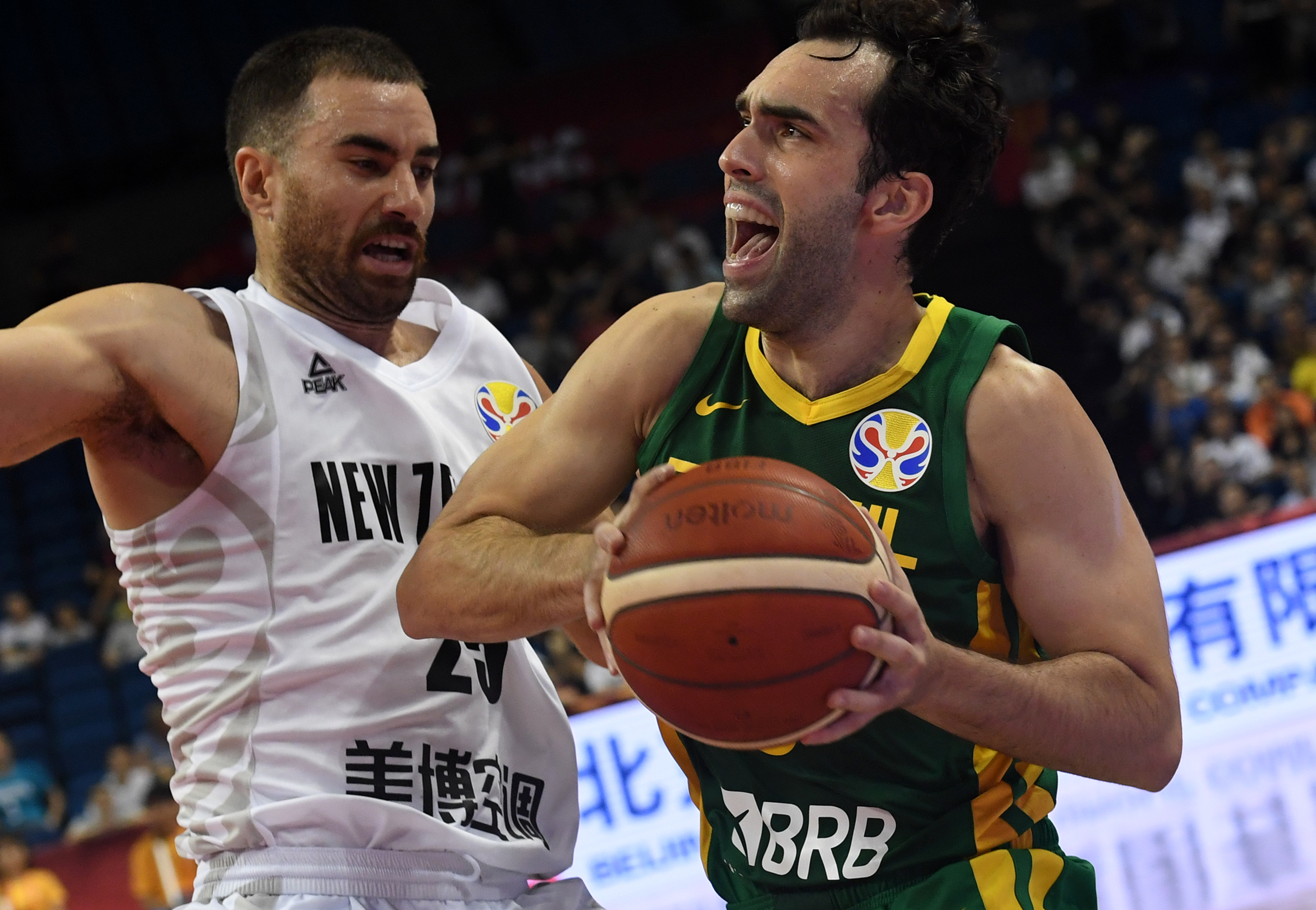 巴西篮球锦标赛决赛揭幕,球员们全力以赴争冠 巴西篮球锦标赛决赛揭幕,球员们全力以赴争冠