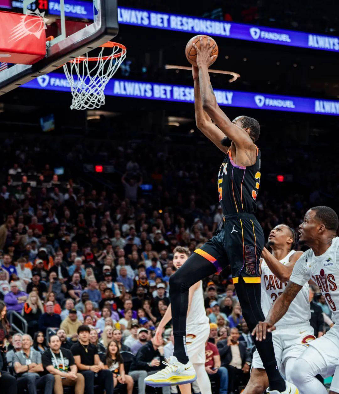 包含杜兰特绝杀时刻，助攻爆棚点燃赛场，鹈鹕迎来胜利！的词条