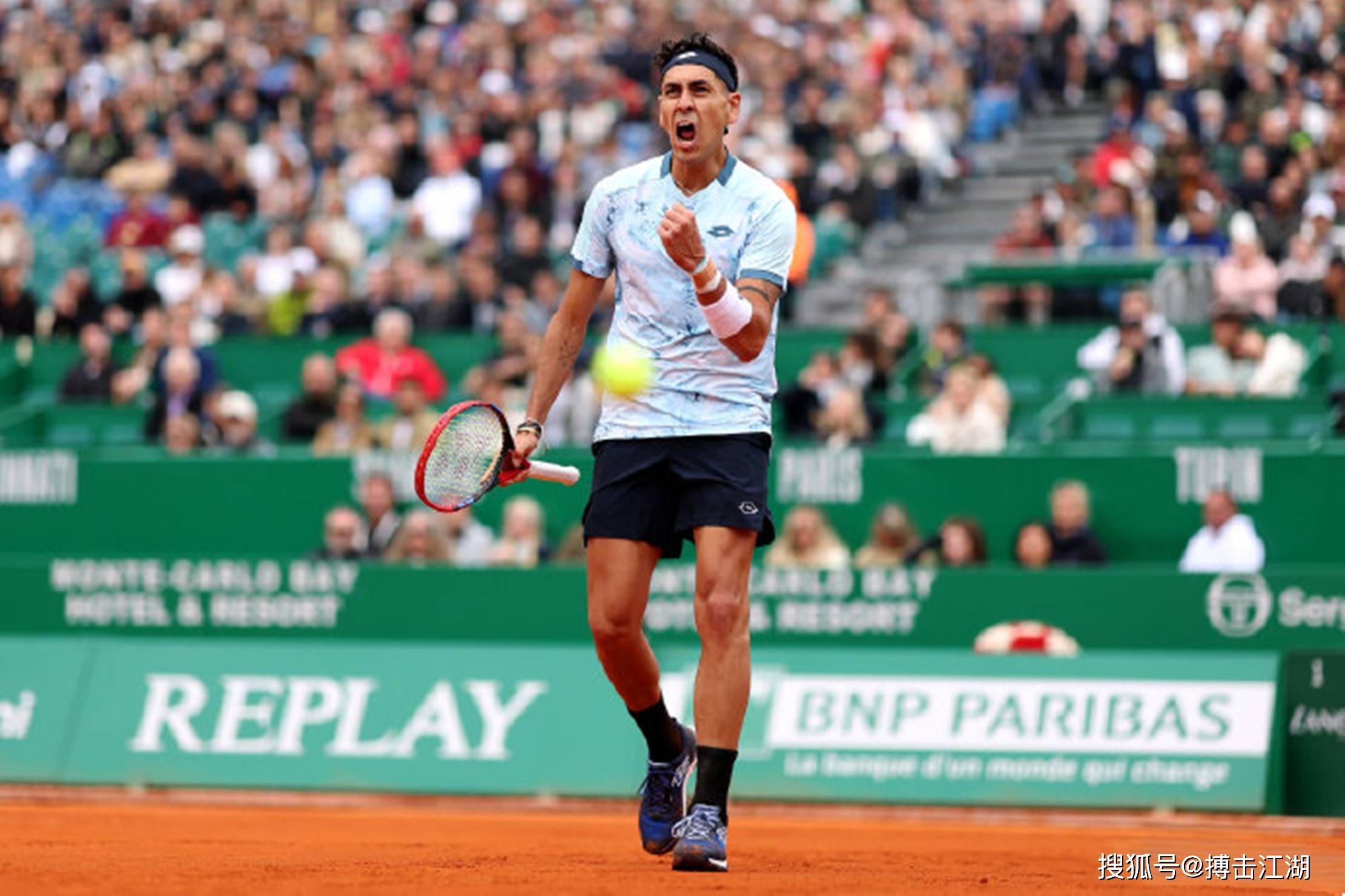 德约科维奇爆冷击败西班牙队,势不可挡引爆全场! 德约科维奇爆冷击败西班牙队,势不可挡引爆全场!